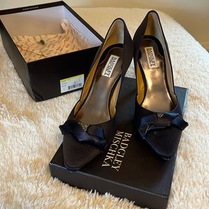 Baffled Mischka navy dress shoes